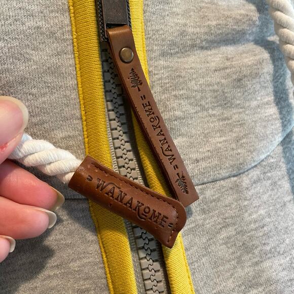 Wanakome Gray Neva Half Zip Hoodie - size Medium - Picture 6 of 7